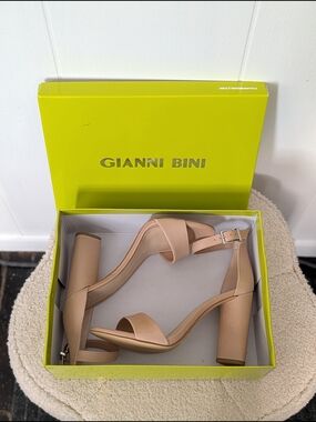 Gianni Bini Nude Leather Strappy Block Heel Sandals Size 7.5